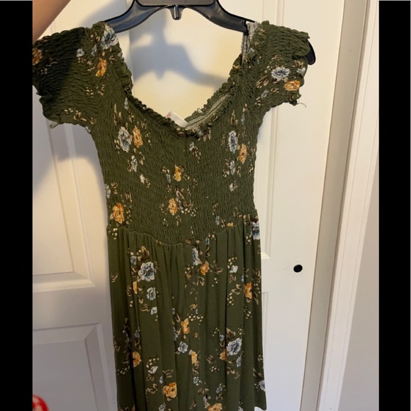 Green off the shoulder flower dress - Picture 1 of 2